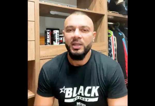 Gáspár Laci dallal válaszol a gyűlölködő kommentelőknek